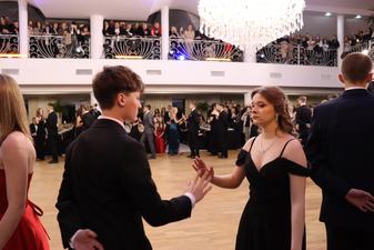 Uczniowie II LO w Wieluniu studniówkę mają już za sobą!